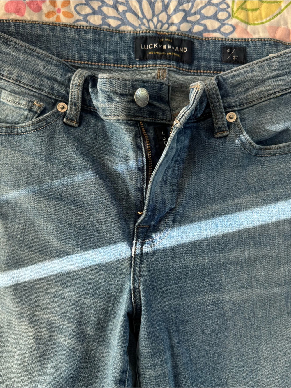 Women size 4/27 lucky brand jeans - Picture 3 of 8